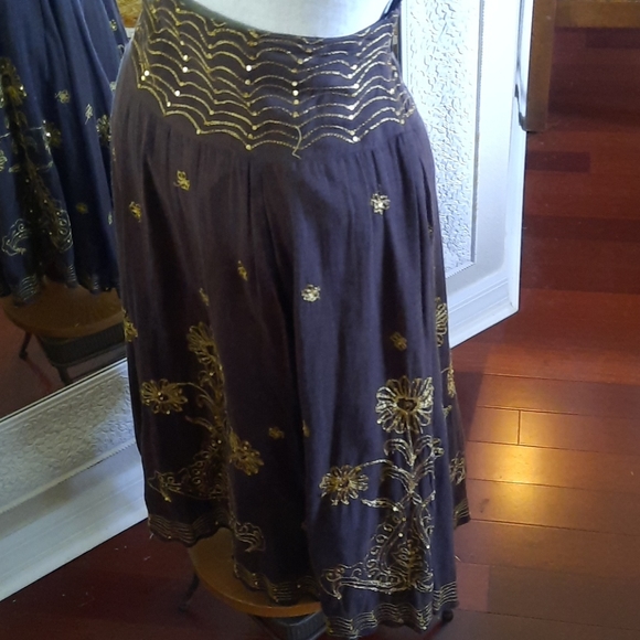 Skirt - Picture 2 of 8